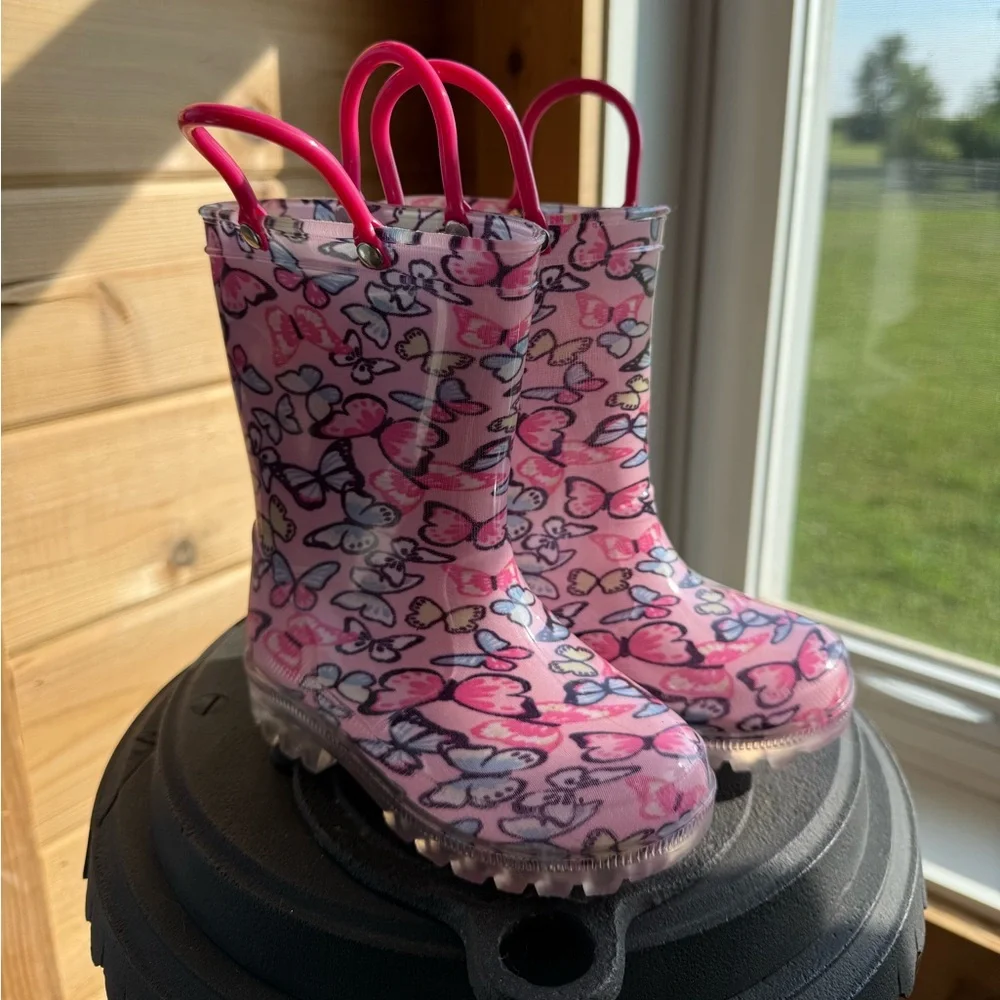 Butterfly NWOT Size 6 Light Up Rubber Boots